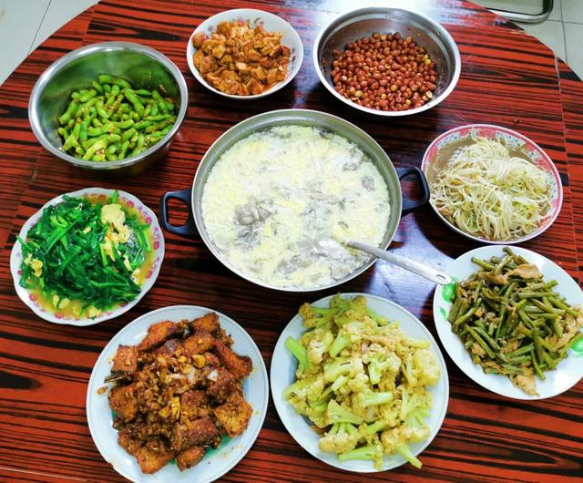 小姑子一家来吃饭,我做了一桌菜,老公嫌我太小气,你们来评评理