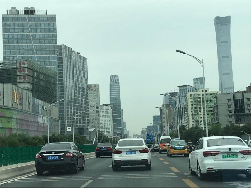 记者途径朝阳soho,保利大厦等附近路段,车流量不到平时的一半.