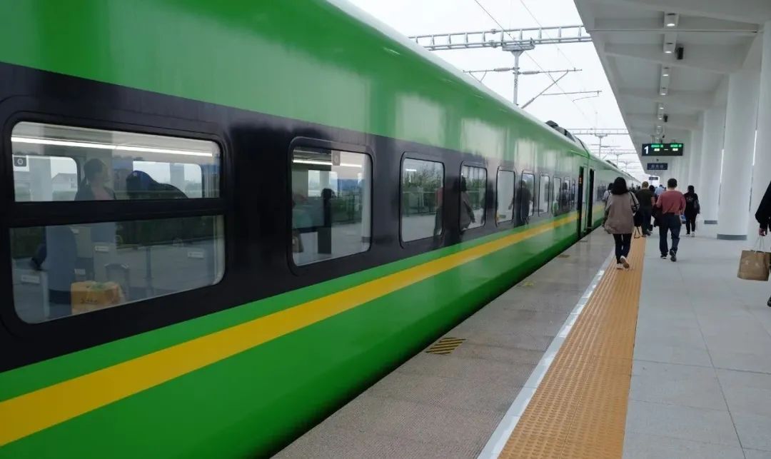 附:西榆动车组绿巨人子长站时刻表