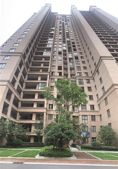 常州4岁男童29楼坠落 排烟管挡了一下奇迹生还