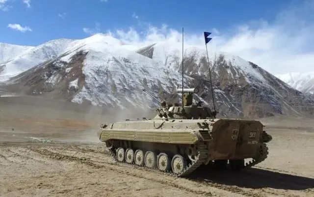 山地师"十二骄子"之一,奉行"先发制人"的进攻理念,因为有大量先进装备