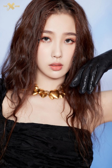 虞书欣回应首秀舞台划水：我能踢高 干嘛要滑水