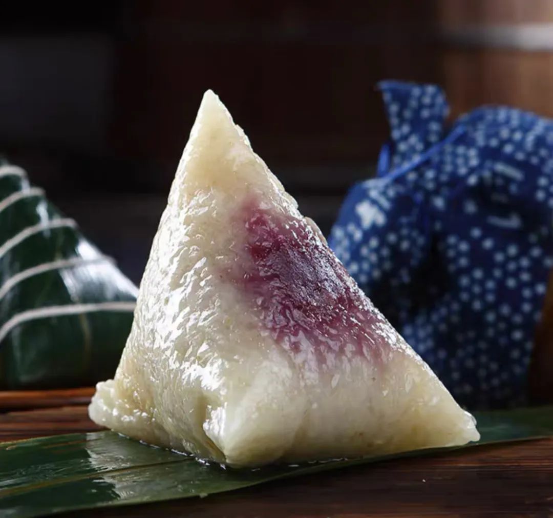 作为北方人最爱的还是甜甜的粽子真真老老这款紫薯粽里面的紫薯馅料很