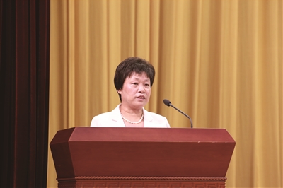 周晓敏 代表民建江苏省委为进一步提高全民健康素养,推进健康江苏建设