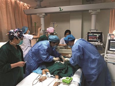 常州4岁男童29楼坠落 排烟管挡了一下奇迹生还|男童|抢救_新浪新闻