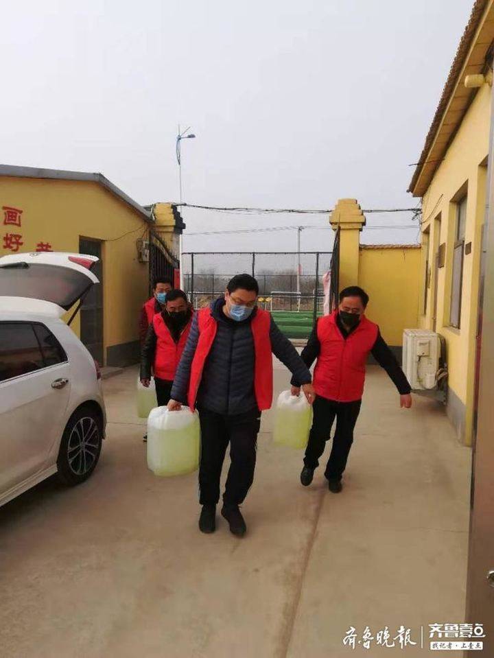 第一书记付金山就想为群众多做一点小事