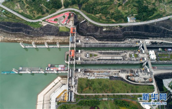 三峡船闸累计运行17周年 过闸货运量近15亿吨
