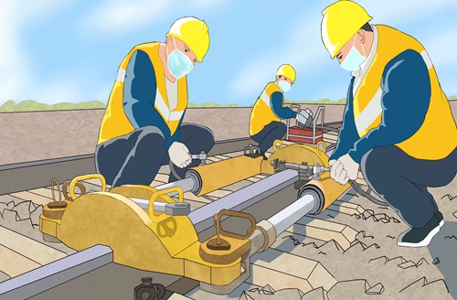 钦州工务段夏夜鏖战严防钢轨伸腰