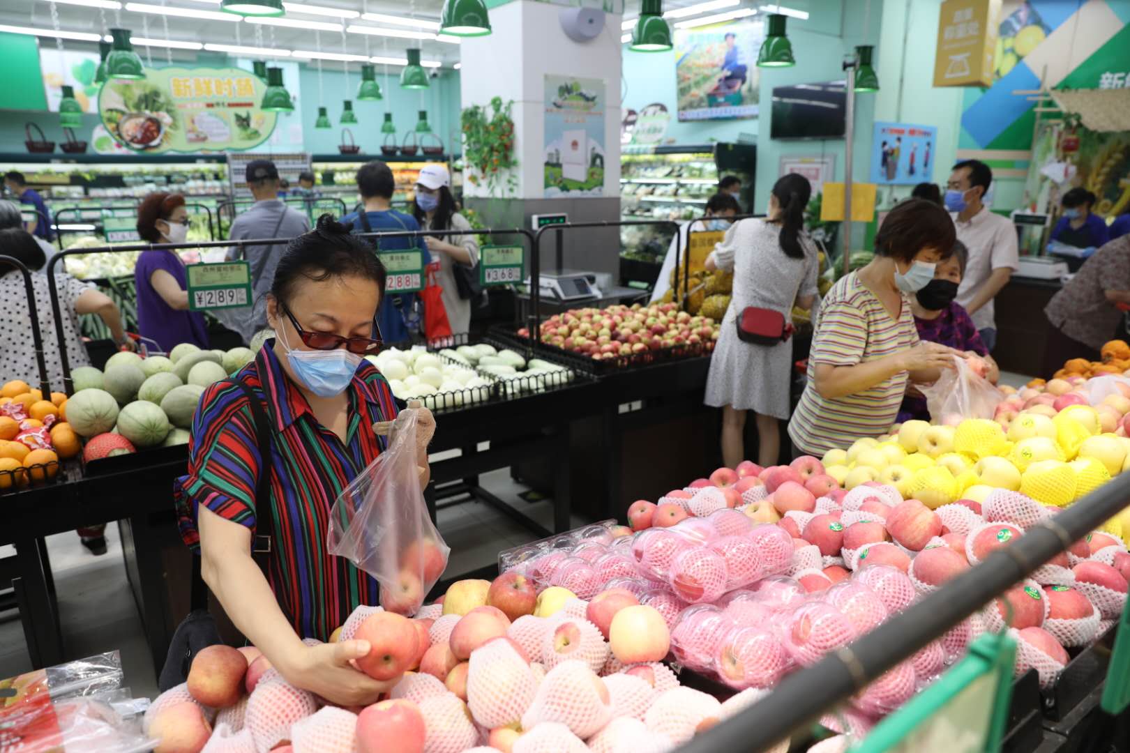 探访京客隆超市黄瓜销售量曾达日常十倍现已回落