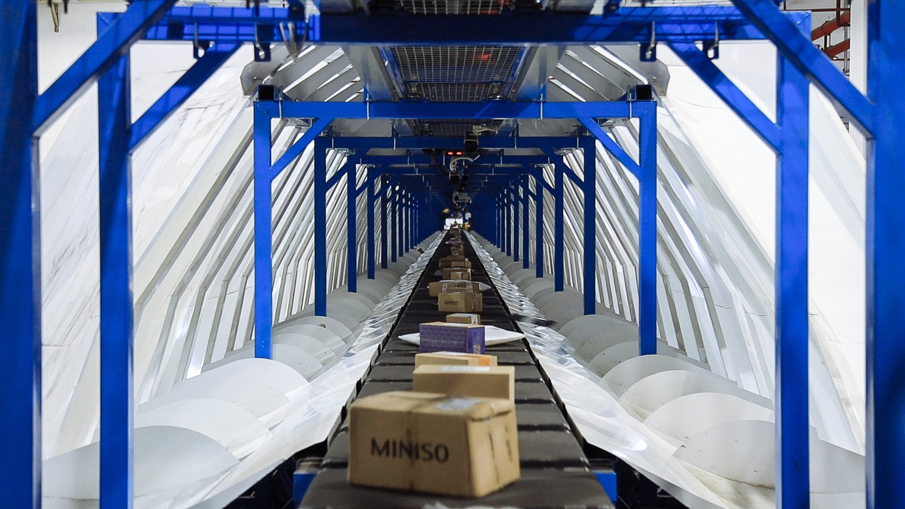 中通快递广州转运中心618单日包裹处理量超1000万件