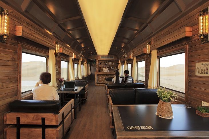 火车旅馆帐篷酒店这片沙漠有点野