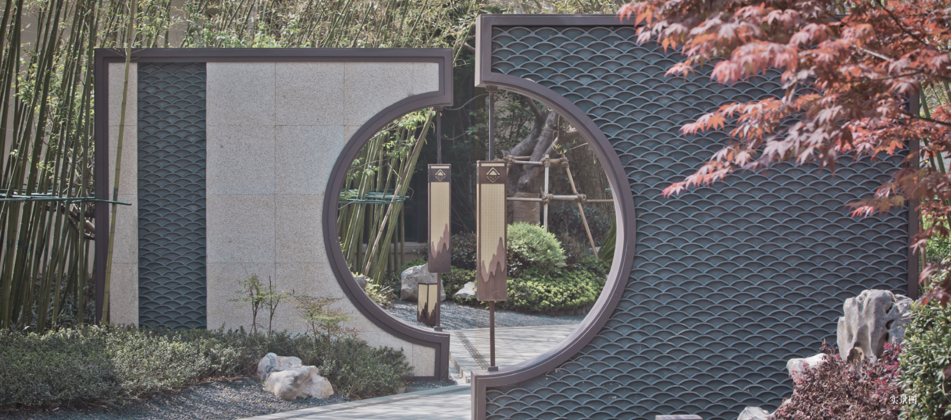 (实景图)素色青砖青砖小路蜿蜒园林,铺就主人不凡身份.