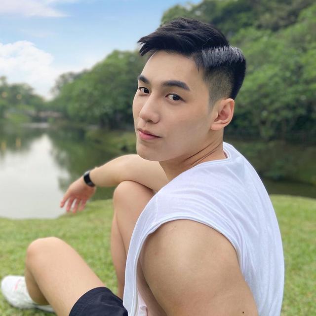 第2款:两边铲光发型男生的发型想要在夏天清凉爽快,就要把刘海全部往