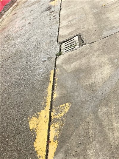 地基挖得太深 致小区路面下沉?