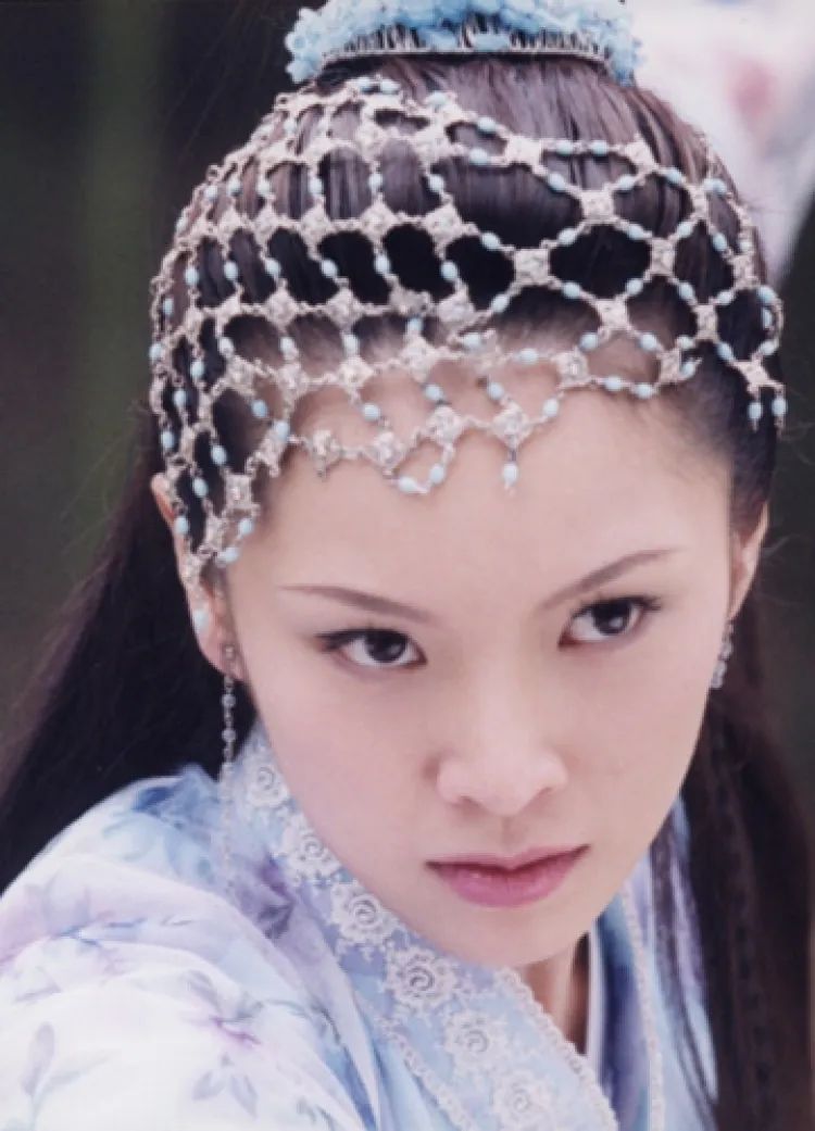 还记得第八号当铺里的阿精吗她现在长这样