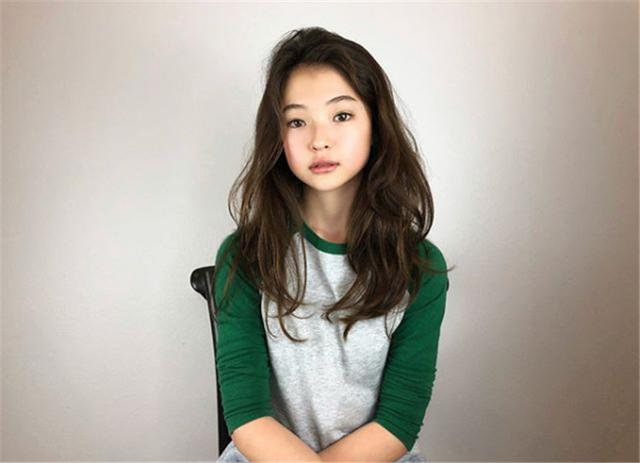 11岁小姑娘拥有381w粉丝!美韩混血脸,神似jennie和米兰达可儿?