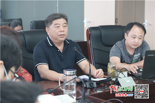 李荣金讲授"牢记党员身份不能忘 做合格党员"专题党课