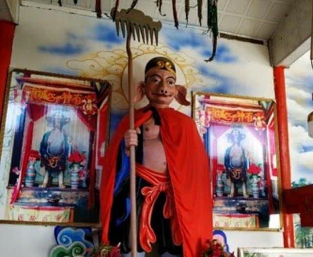 已有600年的历史,看到塑像游客都笑了|八戒|猪八戒|西游记_新浪新闻