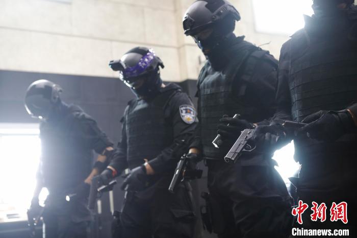 瞄准实战,苦练本领 上海公安特警开展春训大练兵|黄浦|新冠肺炎_新浪