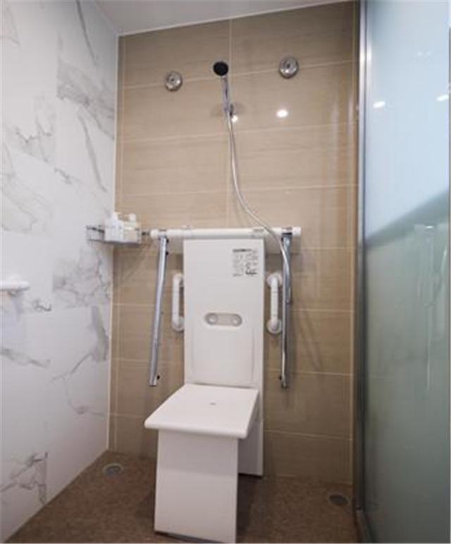 设计师为中国母子,把50㎡小屋改造成无障碍之家,看哭众人|扶手|卫生间