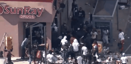  费城西部，SunRay被一群抗议者洗劫 图自