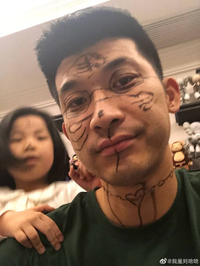 儿童节刘殿座惨遭女儿全脸涂鸦微博发文给小朋友们送祝福
