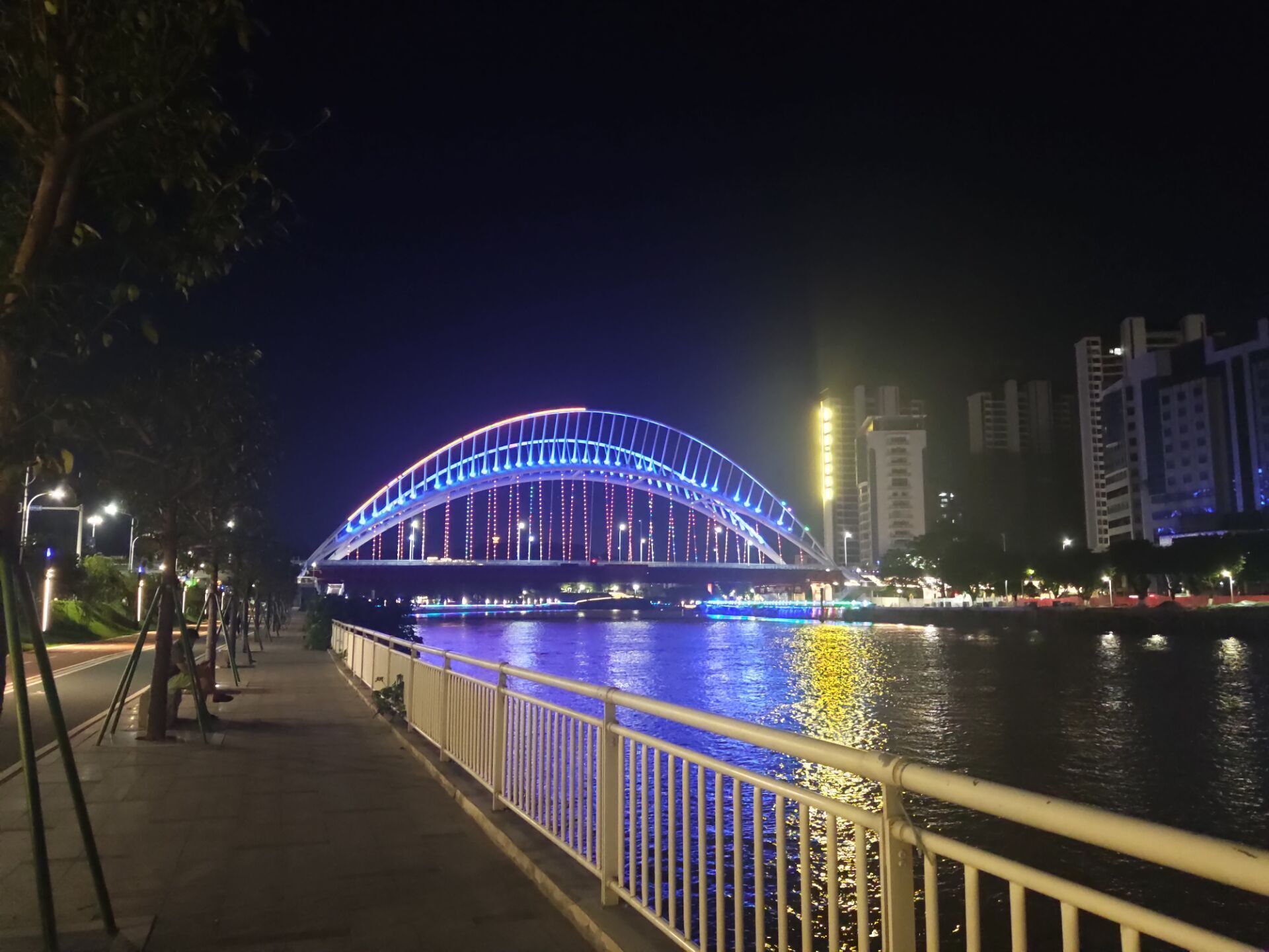 一河两岸"动静"皆宜 文化消费点亮江海区夜经济