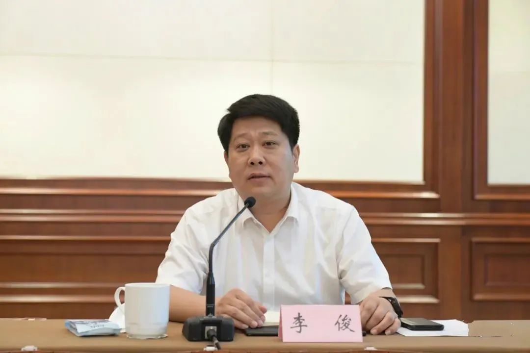 "华策咨询创始人李童分析说,汾酒市场整体表现为北强南弱,汾酒在江南