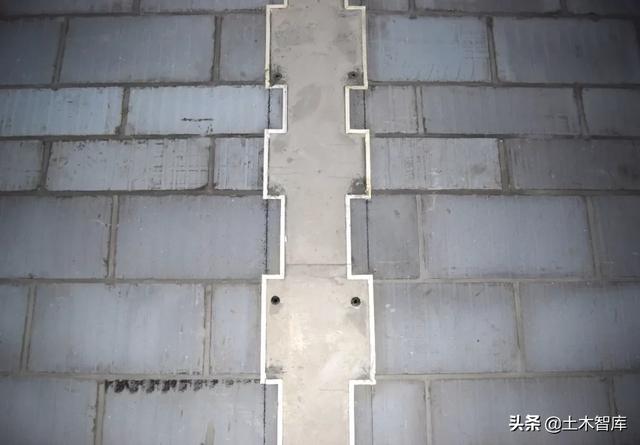 国内居然还有这样的建筑工地,有没有被震撼到|变形缝|楼板_新浪新闻