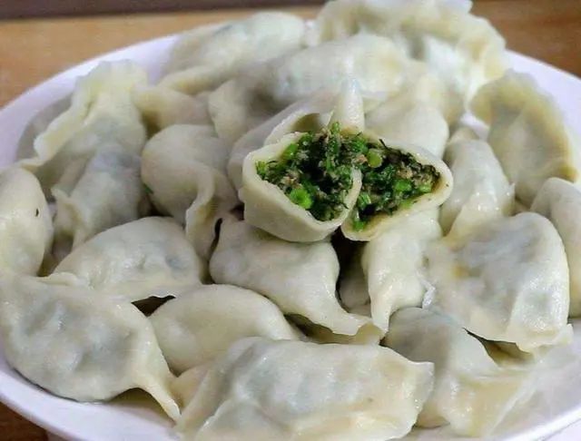 韭菜荠菜靠边站拿这菜包饺子鲜嫩多汁咬一口满嘴留香真好吃
