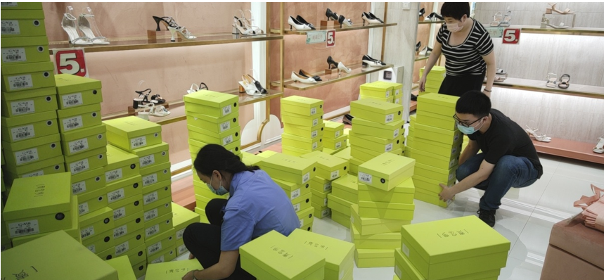 售价上千元著名女鞋涉假商场竟阻挠执法人员检查