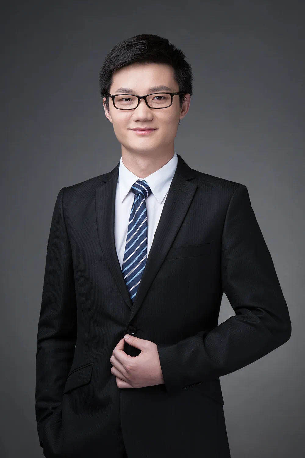 北大医生跪地急救膝盖渗血的续集:现场协助救人的她找到了