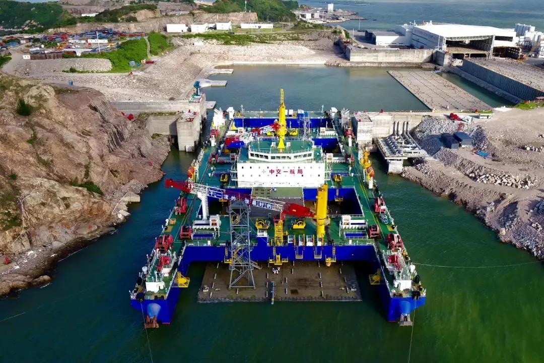 海底沉管隧道施工智能化!深中通道首节沉管成功安装