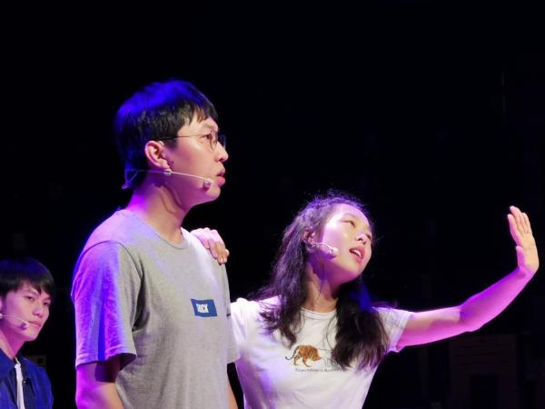 休演了大半年的音乐剧演员们在每周休演日搞起了直播