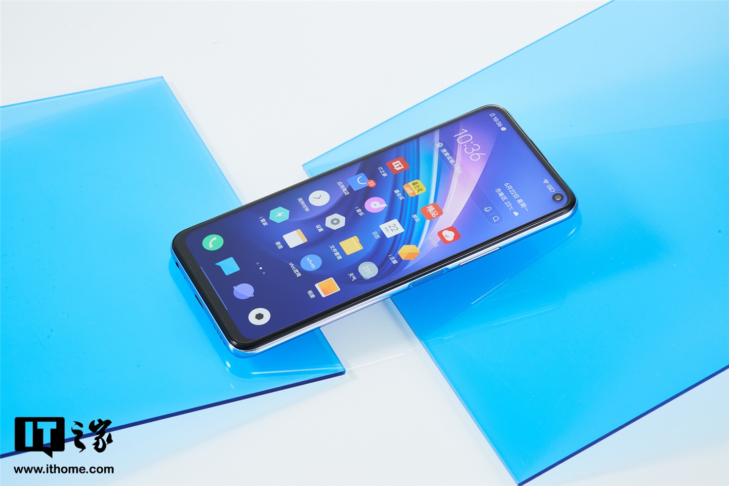 it之家开箱iqooz1幻彩流星配色图赏