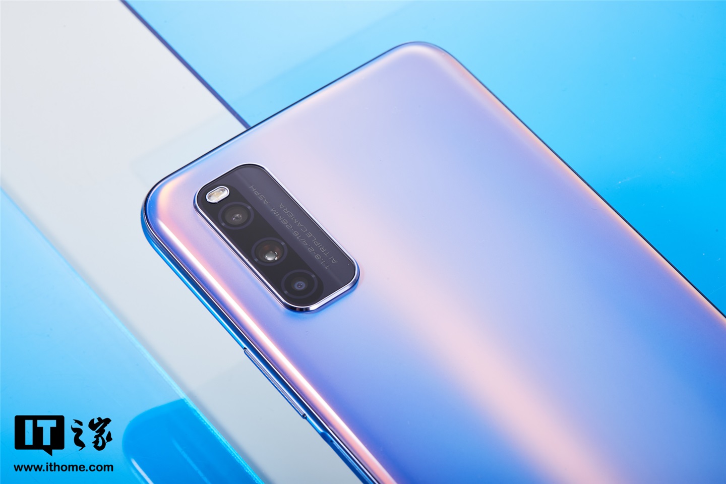 【it之家开箱】iqoo z1幻彩流星配色图赏