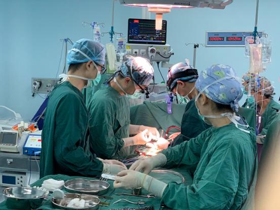 苏大附儿院为贵州先心病新生儿成功实施复杂"修心"手术