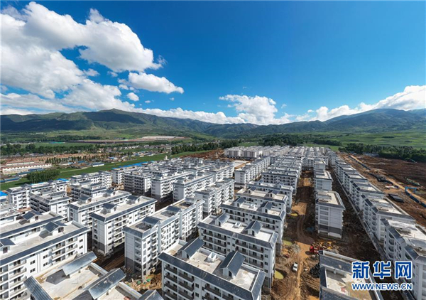 四川布拖:县城集中安置点抽签分房