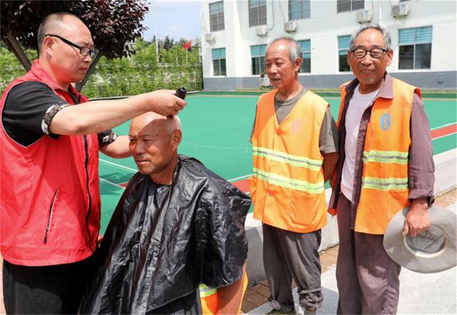 郯城县马头镇慈善爱心协会在协会会长马圣秋的带领下,正式成立两年