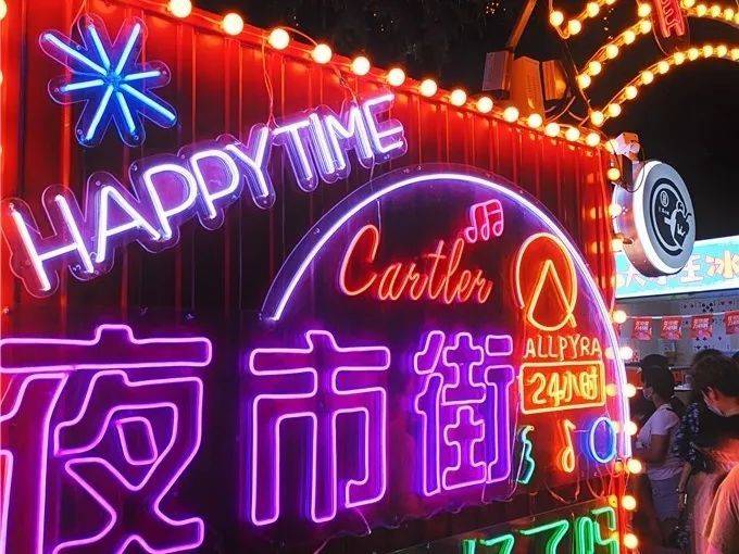 跳跃舞动的音乐喷泉绚丽的灯光秀在多彩的霓虹中尽览滨海之韵约一场绚
