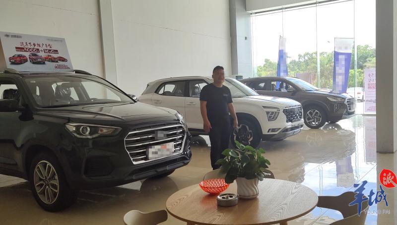 正文  的确,眼前这位衣冠楚楚,彬彬有礼的车行老板,似乎很难把他跟