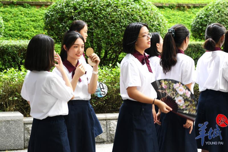 再攀十日到雄风","十年磨剑,砺志凌绝顶"……6月22日,广州市执信中学