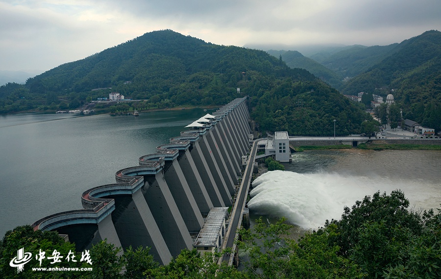 安徽六安:佛子岭水库开闸泄洪【组图】