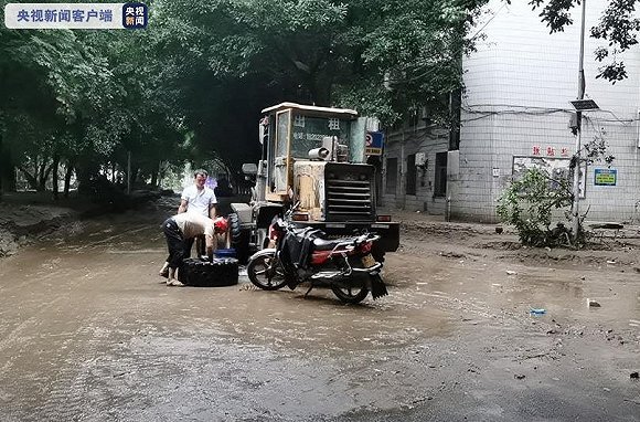 重庆綦江洪水已退去 相关部门正在展开清淤消杀和相关的排险工作