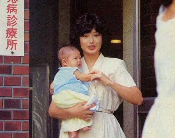 一代女神山口百惠退隐40年:终其一生,只为取悦一人
