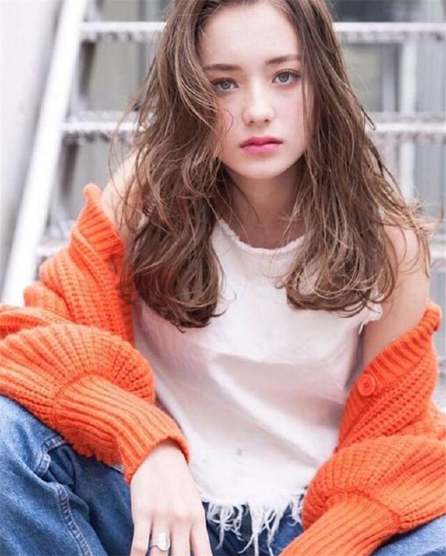 日本混血女孩,长相和穿搭完全不是一个风格!说只有13岁你信吗