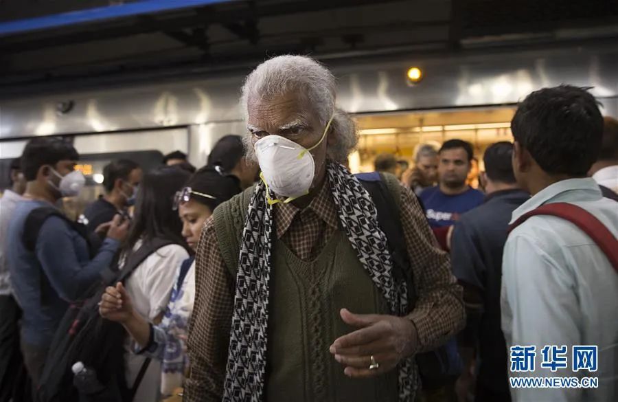 ▲资料图片：3月13日，在印度新德里一地铁站内，民众佩戴口罩出行。新华社发（贾韦德·达尔  摄）