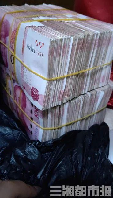 点赞 | 后座发现20万现金,长沙的哥直接将车开进派出所