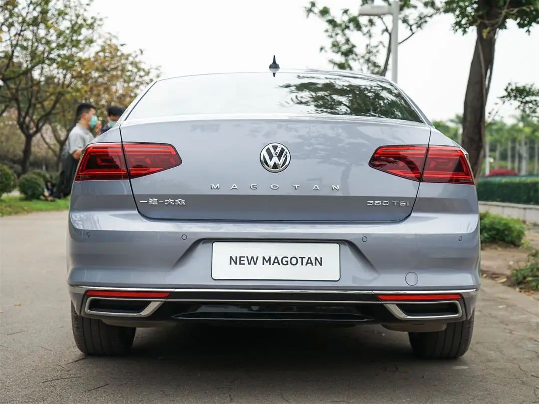 底子一样的两款车 一个月销过万 一个无人问津 为啥？