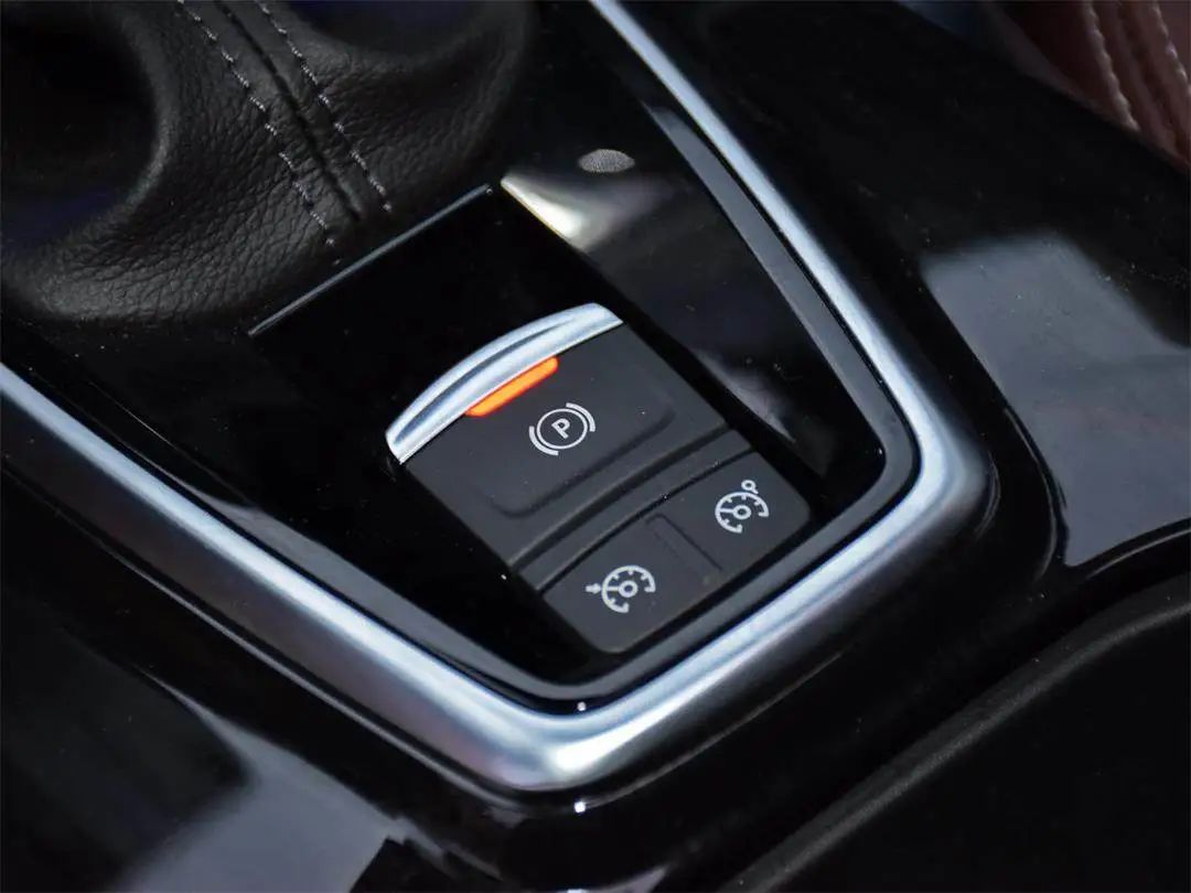 底子一样的两款车 一个月销过万 一个无人问津 为啥？